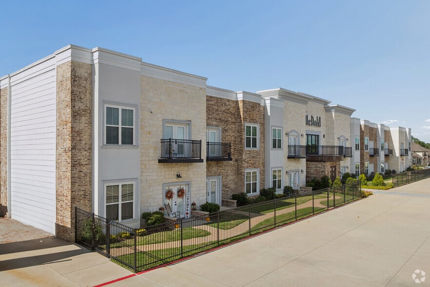 2215 H G Mosley Pky, Longview, TX for sale - Primary Photo - Image 1 of 21