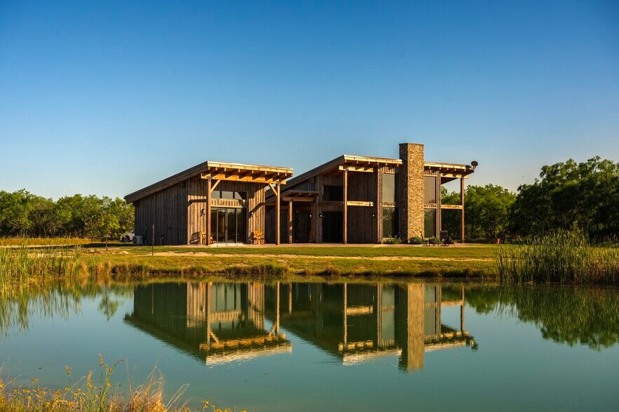 141 S Private Road 1026, Kingsville, TX à vendre - Photo du bâtiment - Image 3 de 45