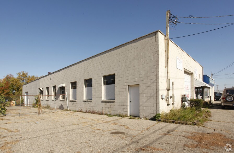 1335 Lake Lansing Rd, Lansing, MI for lease - Building Photo - Image 2 of 2