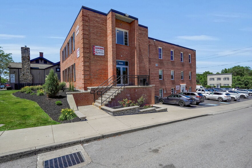 5586 Main St, Williamsville, NY for lease - Building Photo - Image 2 of 18