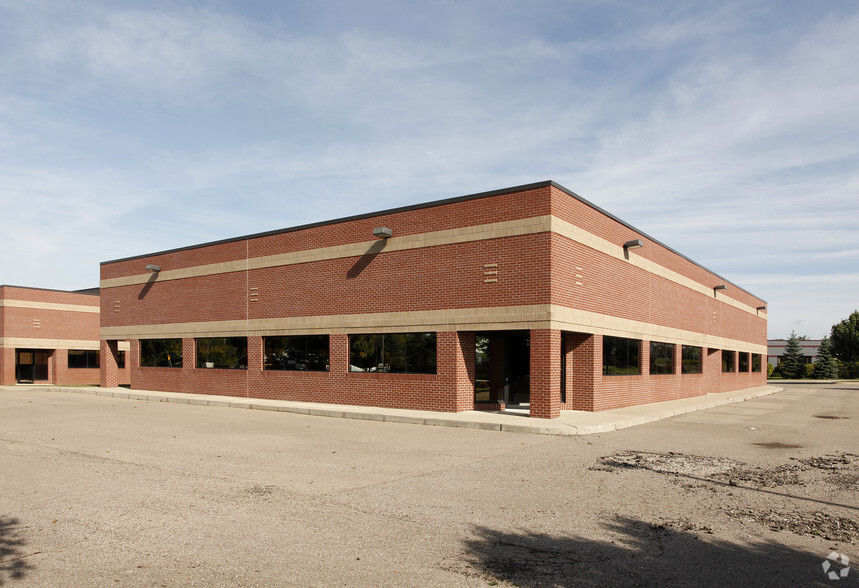 55840 Grand River Ave, New Hudson, MI for lease - Primary Photo - Image 1 of 7