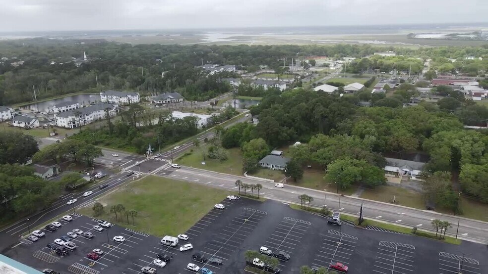 1127 S 14th St, Fernandina Beach, FL à louer - Vidéo sur l’inscription commerciale - Image 2 de 7