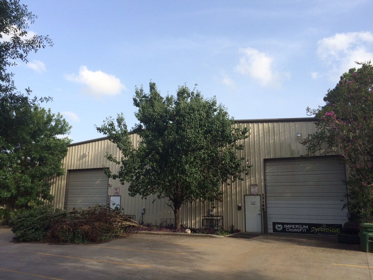 EXI Industrial Park portefeuille de 2 propriétés à vendre sur LoopNet.ca Photo principale- Image 1 de 123