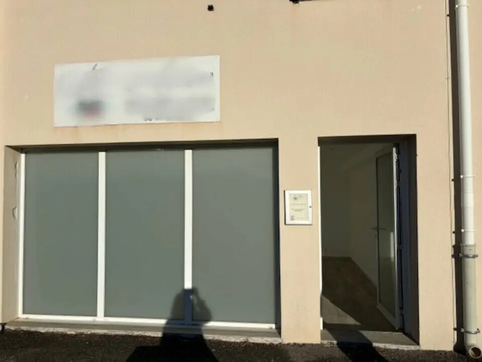 Retail in Fos-sur-Mer for lease Building Photo- Image 1 of 6