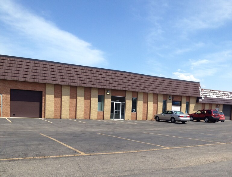 1403 Timber Dr, Elgin, IL for lease - Building Photo - Image 1 of 3