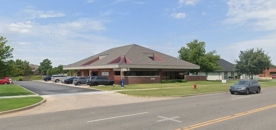 808 NW 24th St, Norman, OK for lease - Building Photo - Image 2 of 10