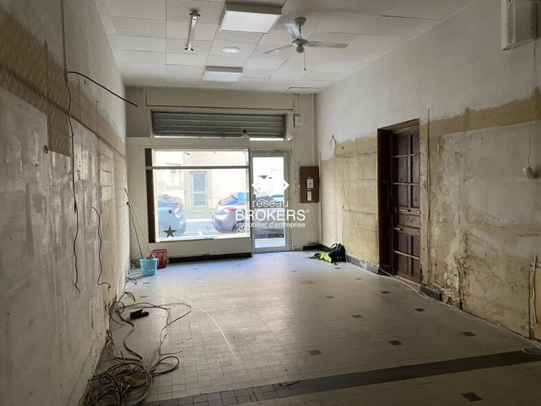 Retail in Grenoble for sale - Interior Photo - Image 1 of 8