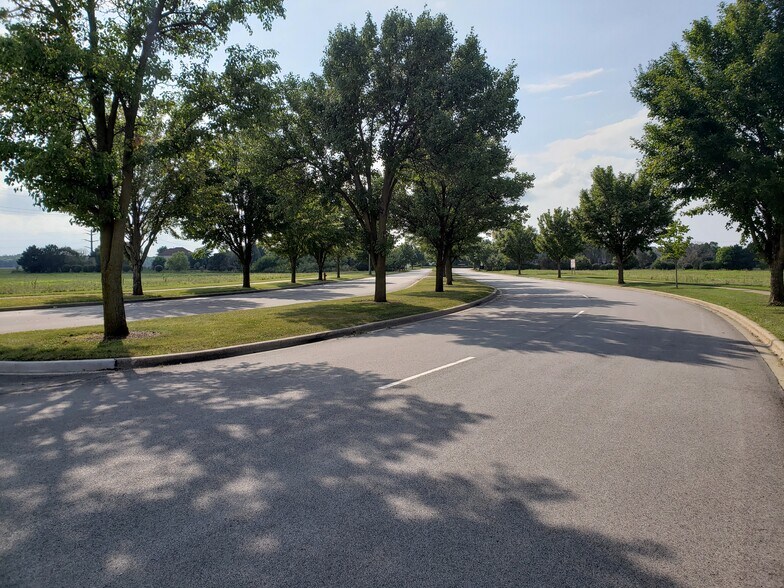 Dayfield Dr, Plainfield, IL à vendre - Photo du bâtiment - Image 3 de 9