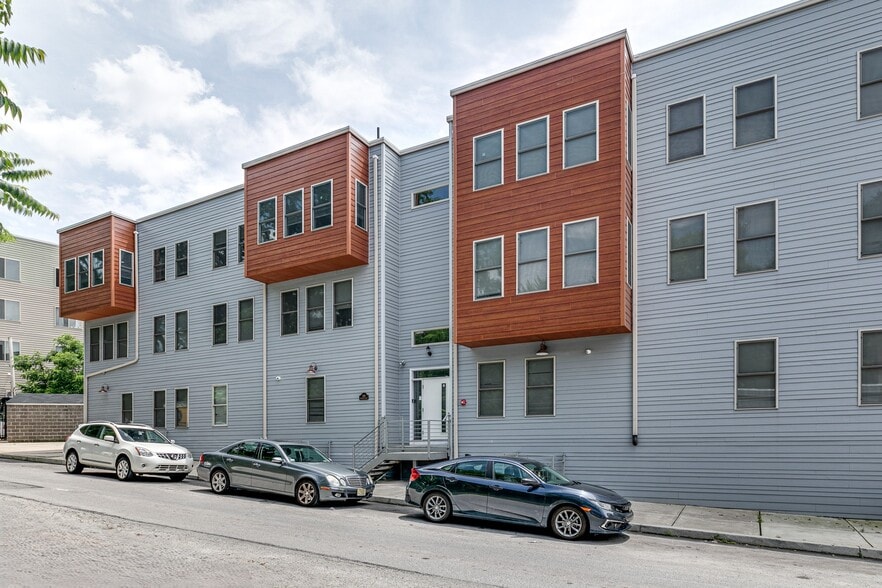 549 E Armstrong St, Philadelphia, PA à vendre - Photo du bâtiment - Image 1 de 8