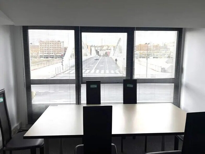 Office in Lyon for lease - Interior Photo - Image 2 of 4