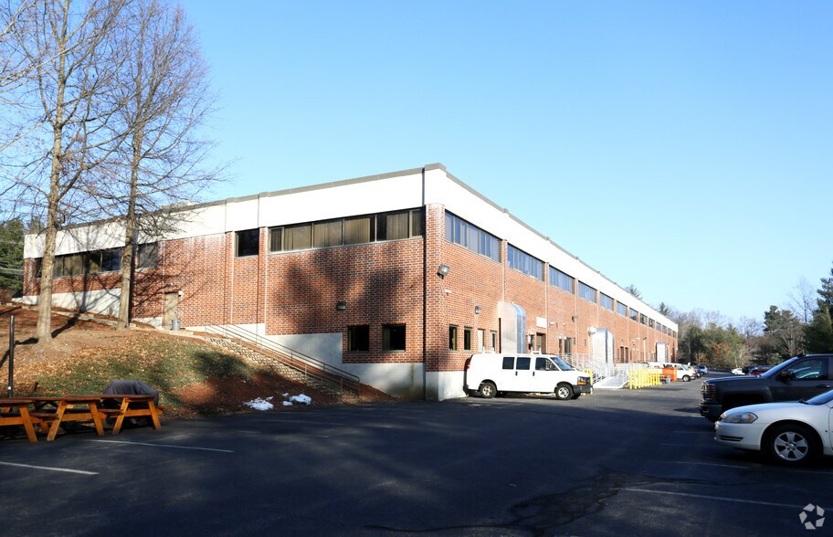 5 Industrial Way, Salem, NH à louer - Photo du bâtiment - Image 2 de 10