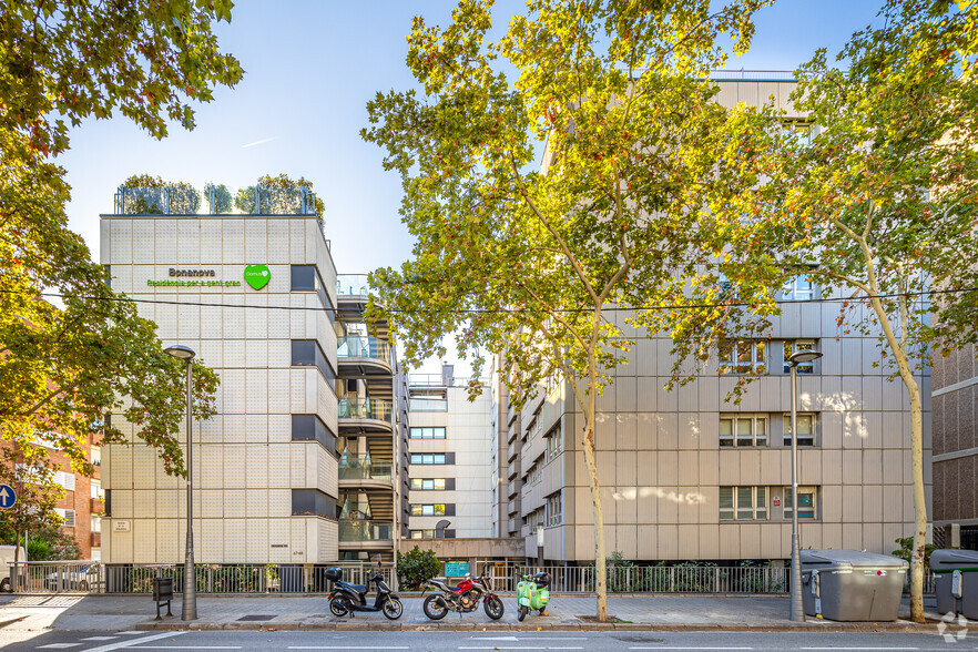 Bureau/Médical dans Barcelona, Barcelona à louer - Photo du bâtiment - Image 2 de 2