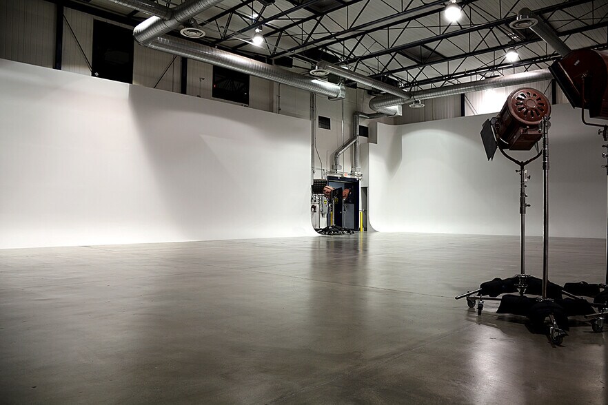 1031 S Victory Blvd, Burbank, CA à louer - Photo du bâtiment - Image 2 de 12