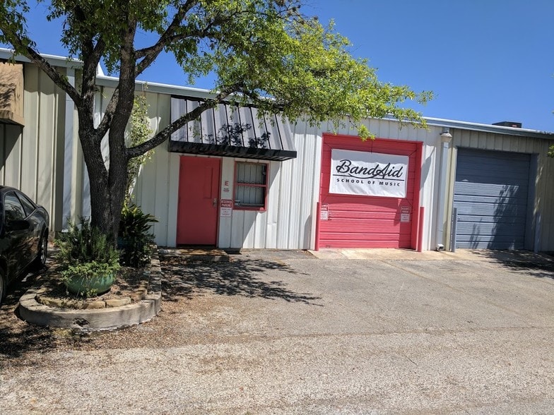 2309-2311 Thornton Rd, Austin, TX for lease - Building Photo - Image 2 of 6
