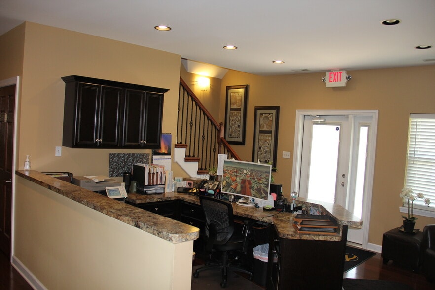 15-17 Scrementi Ln, Steger, IL for sale - Building Photo - Image 3 of 9
