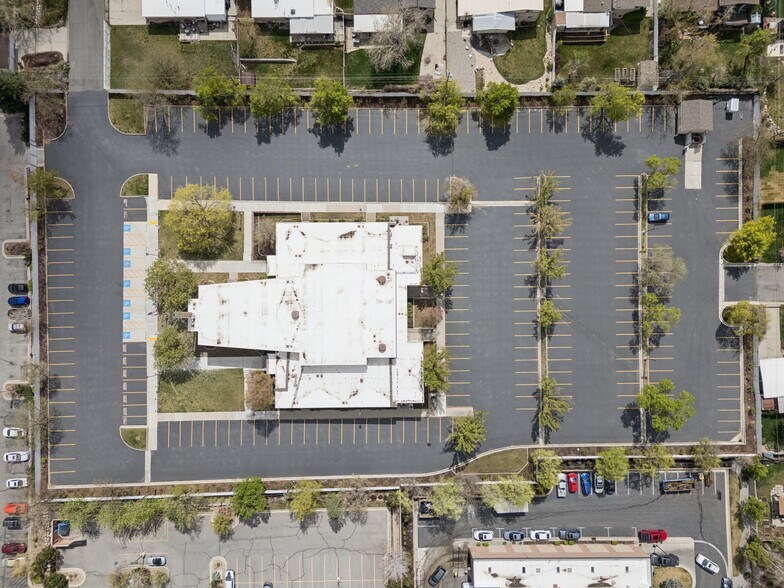 7075 2260 E, Cottonwood Heights, UT à vendre - Photo du bâtiment - Image 3 de 4