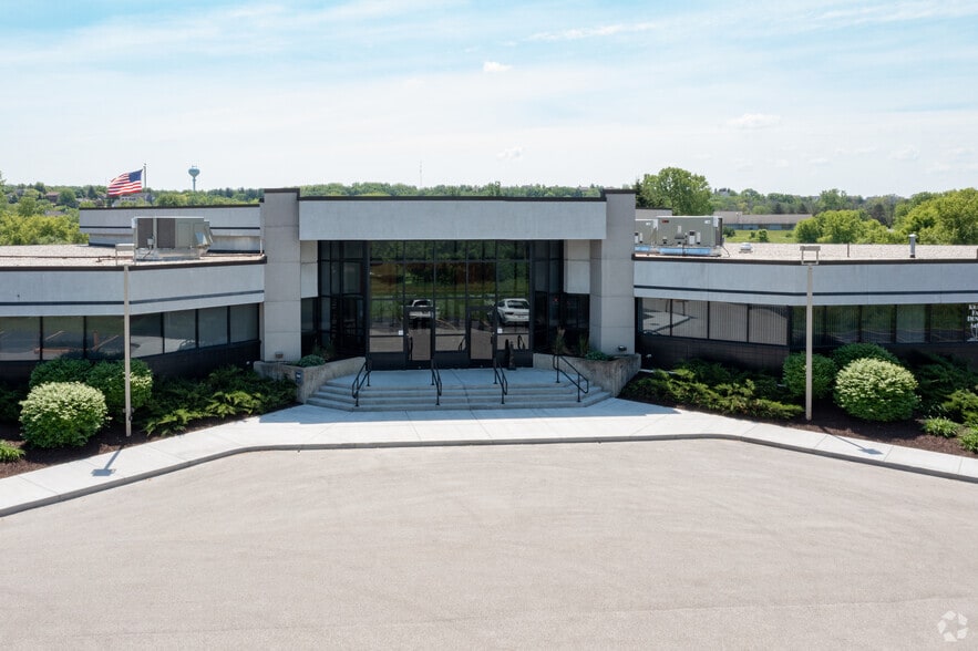 1507 E Sunset Dr, Waukesha, WI for sale - Building Photo - Image 3 of 8