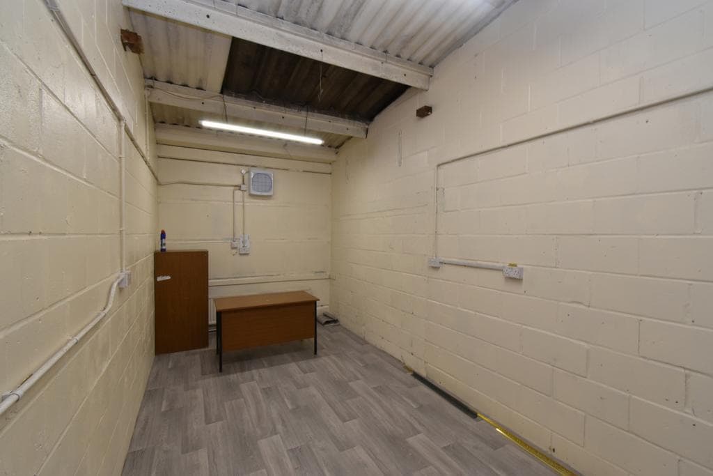 18-24 Stanley Ave, Wembley à louer Photo du bâtiment- Image 1 de 9