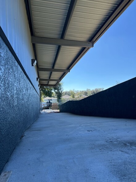 2581 FL-60, Valrico, FL à louer - Photo du bâtiment - Image 3 de 11