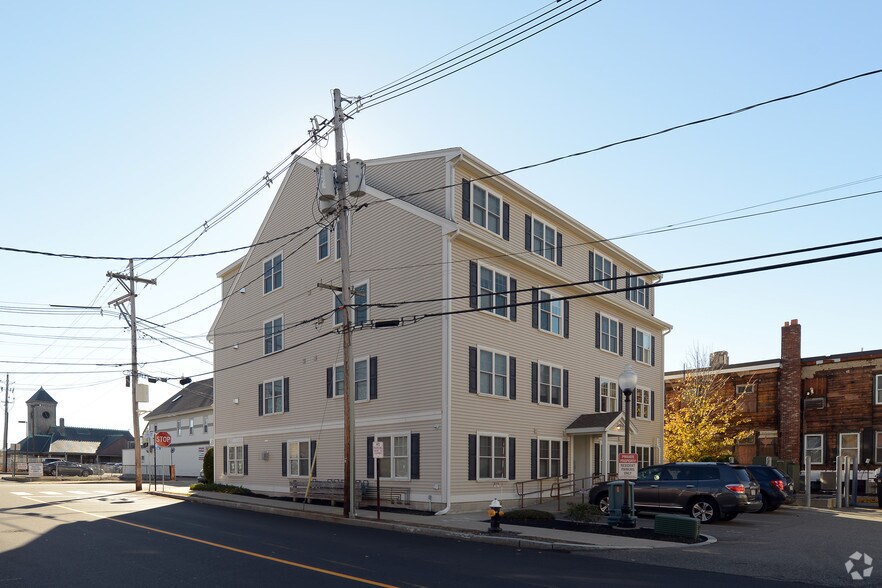 10 Porter St, Stoughton, MA à vendre - Photo du bâtiment - Image 3 de 9