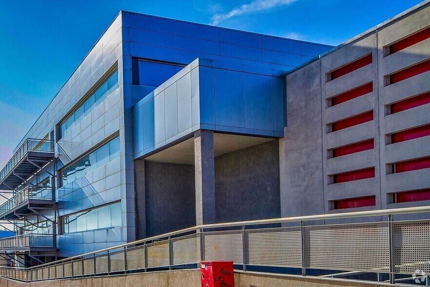 Commerce de détail dans Rivas-Vaciamadrid, Madrid à vendre - Photo du bâtiment - Image 3 de 5