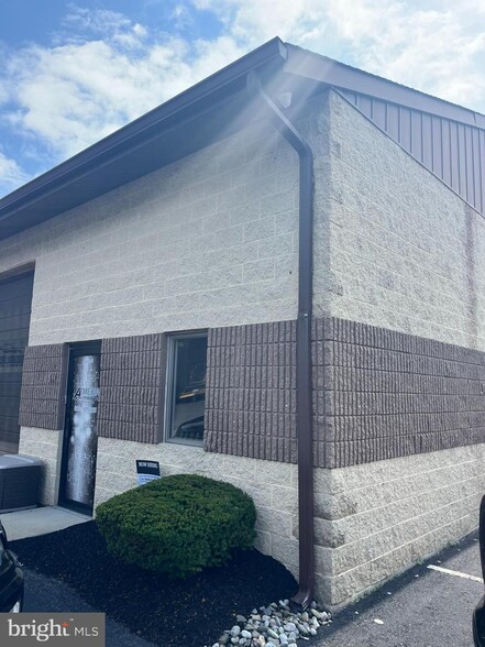 1004 Industrial Dr, West Berlin, NJ for sale - Building Photo - Image 2 of 12