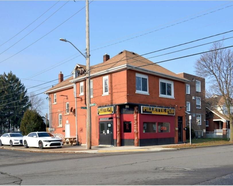 897-899 Pillette Rd, Windsor, ON à vendre Photo du bâtiment- Image 1 de 1