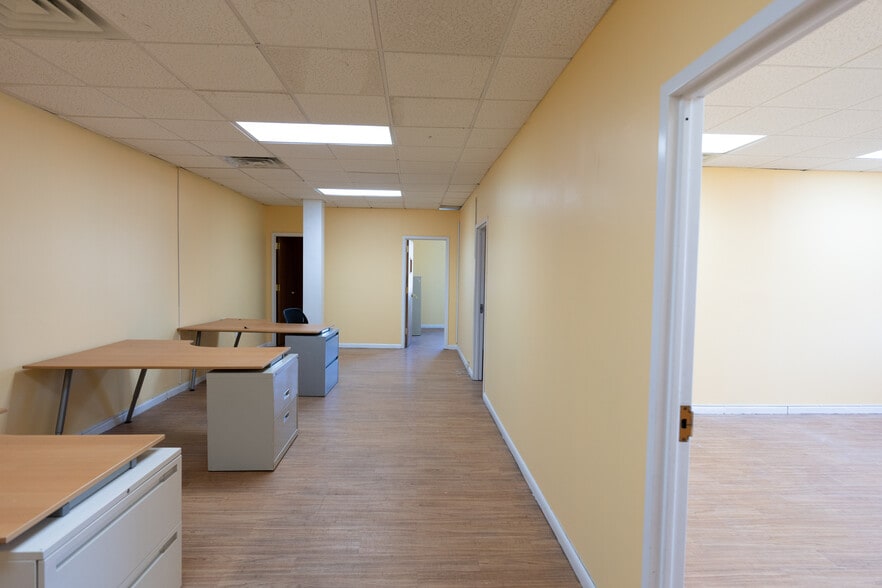 214-25 42nd Ave, Bayside, NY for sale - Interior Photo - Image 2 of 29