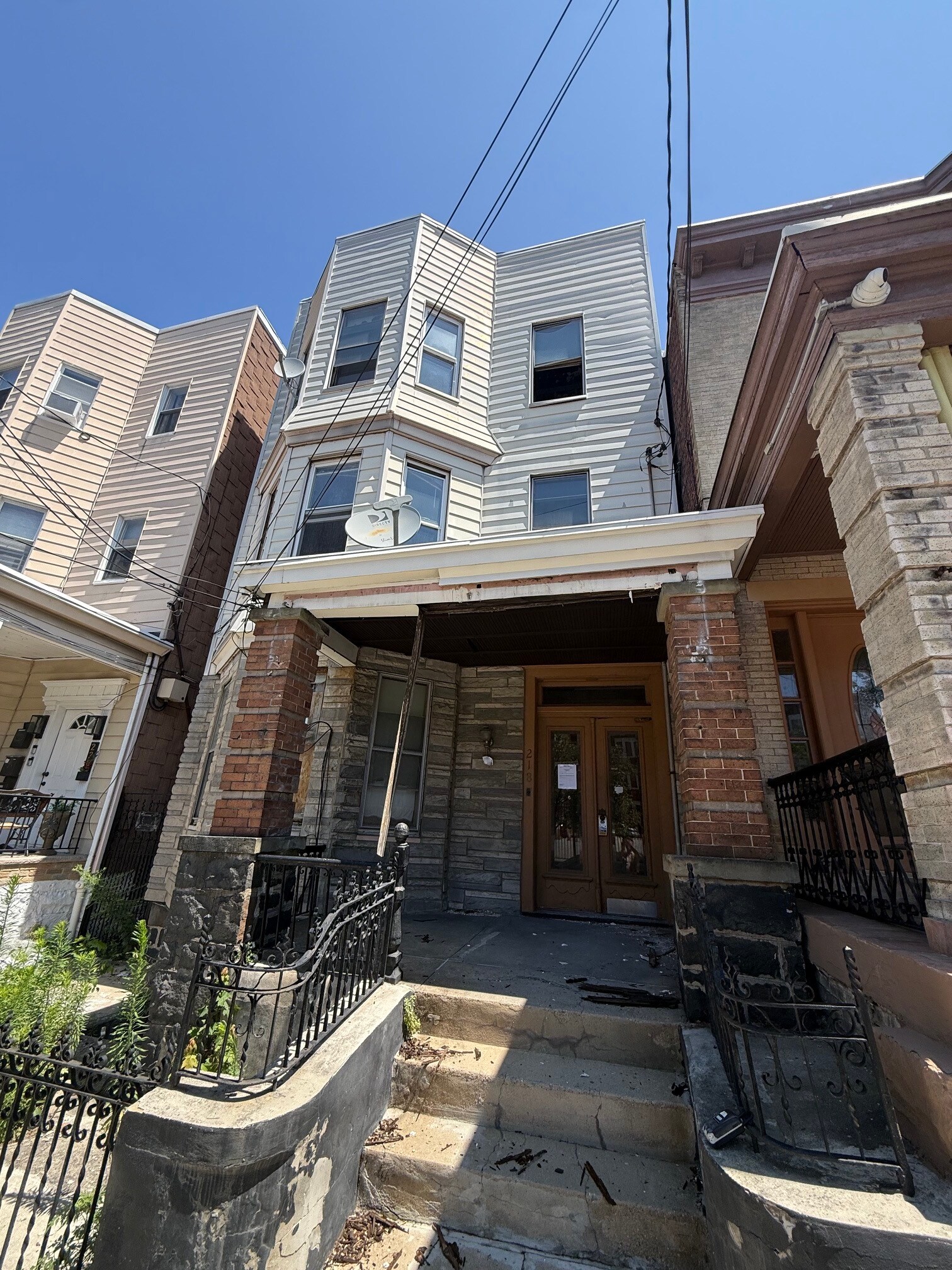 218 Maple St, Weehawken, NJ à vendre Photo du bâtiment- Image 1 de 4
