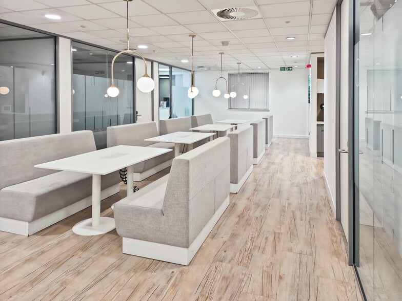 Electric Ave, Enfield for lease - Interior Photo - Image 3 of 10