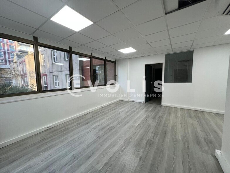 Office in Montreuil for lease - Building Photo - Image 3 of 10