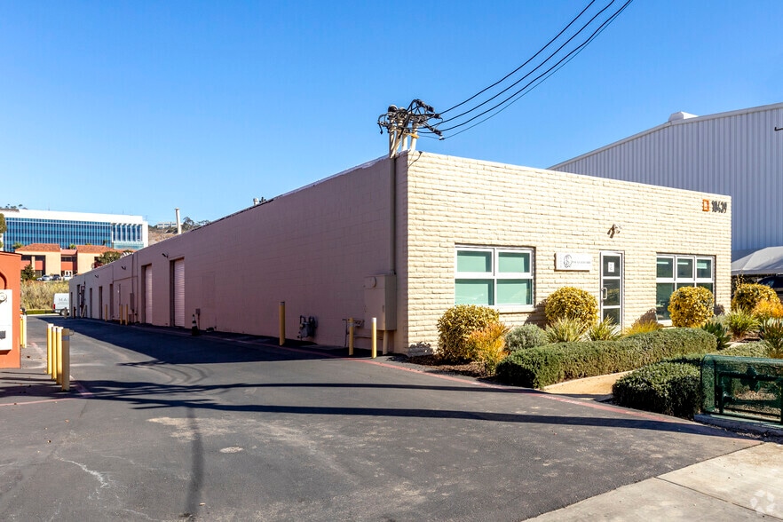 10451-10455 Roselle St, San Diego, CA à louer - Photo du bâtiment - Image 2 de 24
