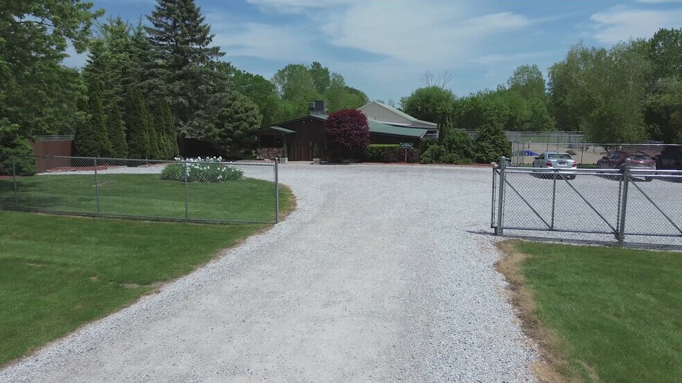 75600 Van Dyke Rd, Bruce Township, MI à vendre - Vidéo sur l’inscription commerciale - Image 2 de 40