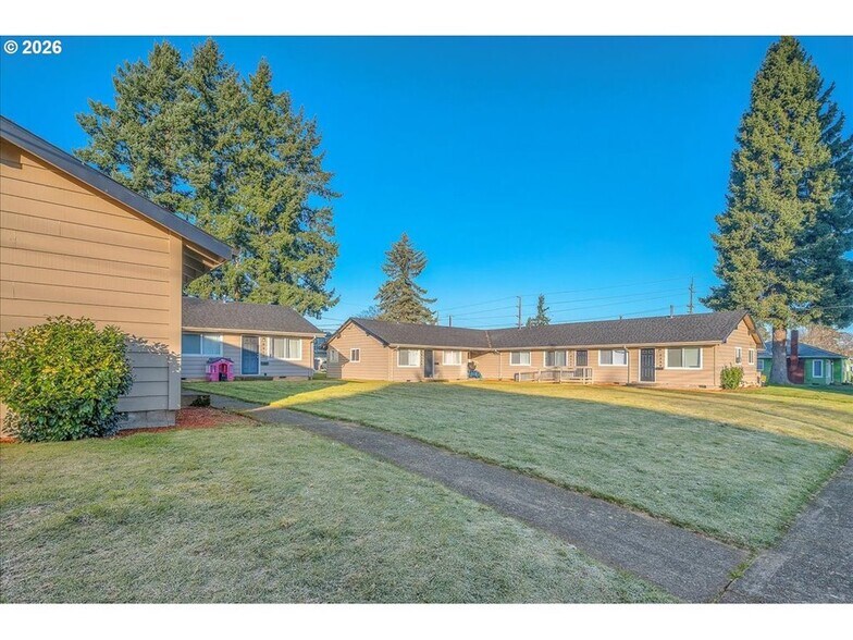 8309-8329 N Dwight Ave, Portland, OR à vendre - Photo du bâtiment - Image 2 de 15