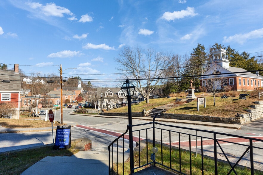 43 Grove St, Peterborough, NH à vendre - Photo du bâtiment - Image 3 de 65