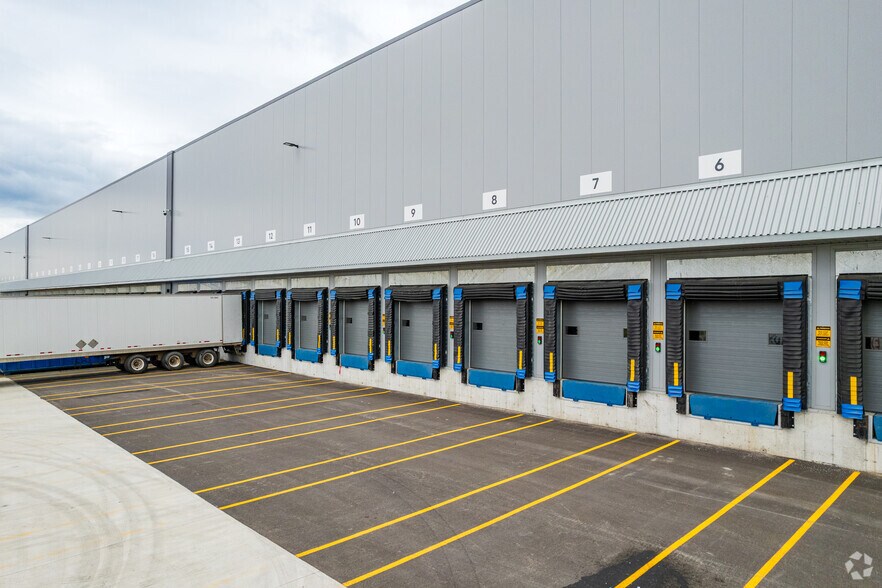 131 Boul Montcalm N, Candiac, QC à louer - Photo du bâtiment - Image 3 de 3