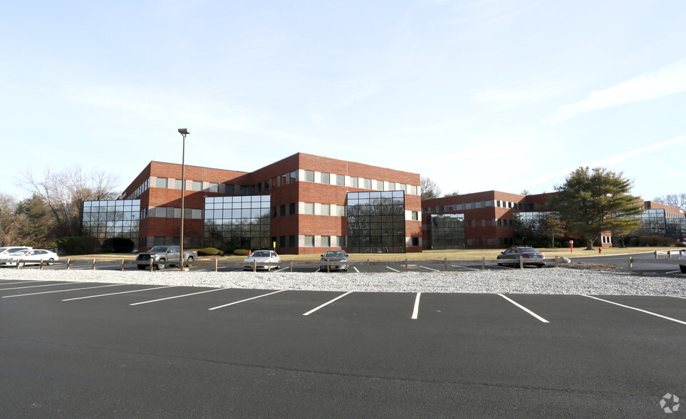 1 Executive Dr, Chelmsford, MA for lease - Building Photo - Image 1 of 4