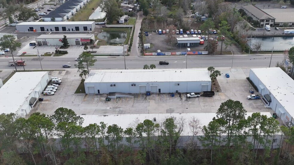 4949 Sunbeam Rd, Jacksonville, FL à louer - Vidéo sur l’inscription commerciale - Image 2 de 13