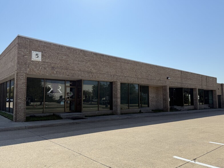701 E Plano Pkwy, Plano, TX à louer - Photo du bâtiment - Image 2 de 9