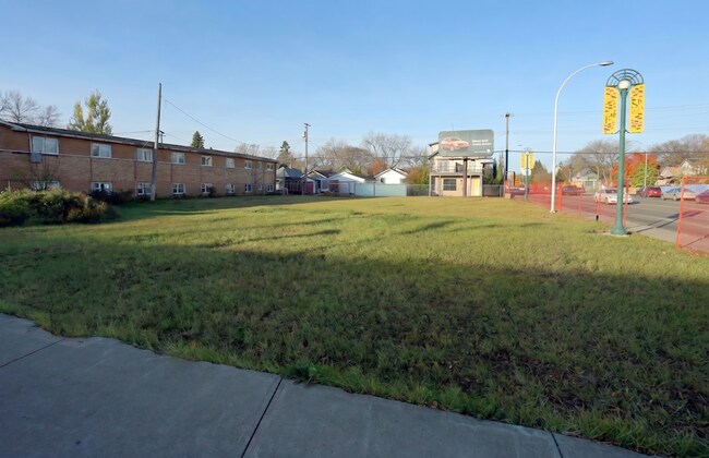 Plus de détails pour 11042 124th St NW, Edmonton, AB - Terrain à louer