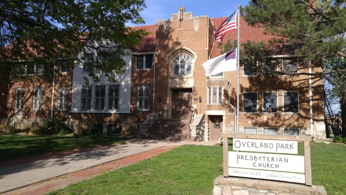 8029 Overland Park Dr, Overland Park, KS for sale Primary Photo- Image 1 of 3