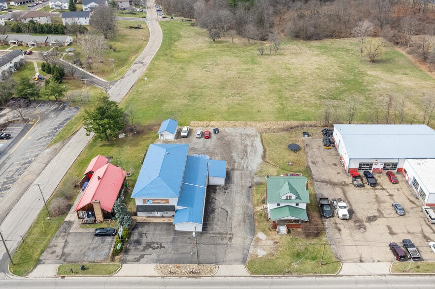 559 Canton Rd NW, Carrollton, OH for sale - Building Photo - Image 3 of 11