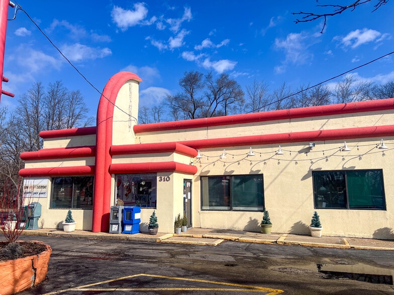 310 E State Rd, Island Lake, IL for sale - Building Photo - Image 1 of 4