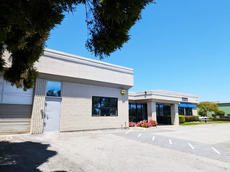 94 Hangar Way, Watsonville, CA for lease - Building Photo - Image 3 of 13