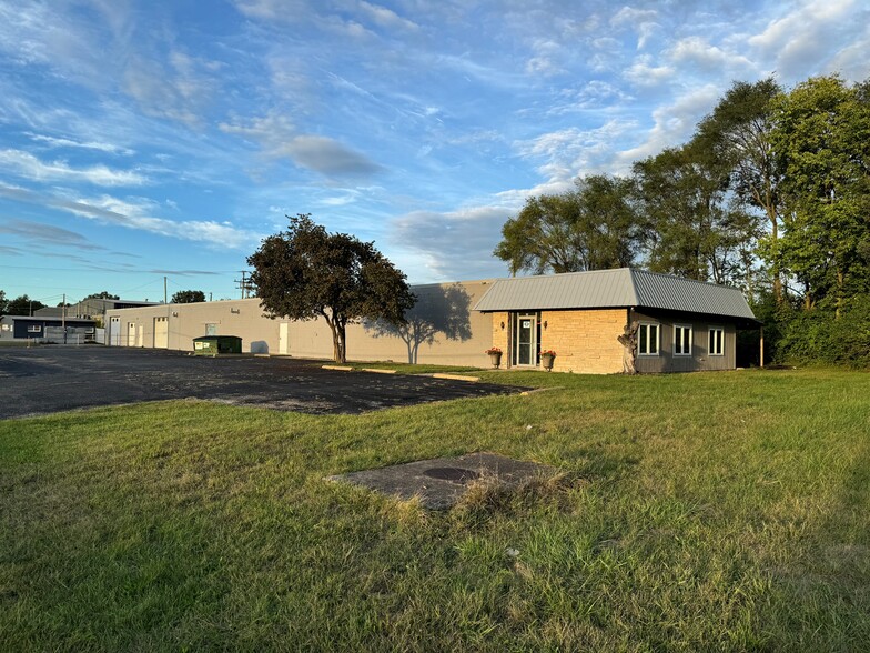 500 Collins Rd, Elkhart, IN for lease - Building Photo - Image 1 of 9