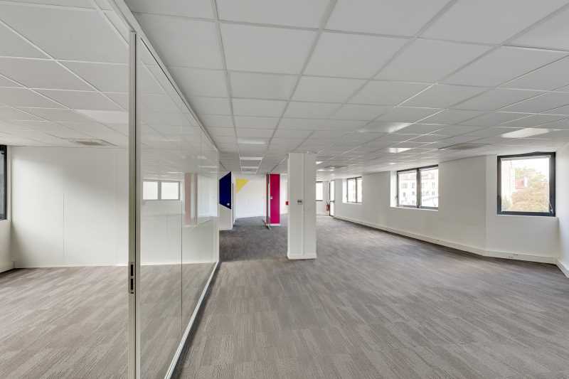 Office in Boulogne-Billancourt for lease - Building Photo - Image 3 of 8