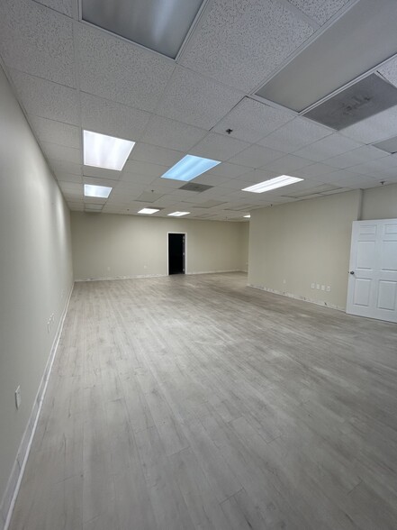 6500 W Rogers Cir, Boca Raton, FL for lease - Interior Photo - Image 2 of 4