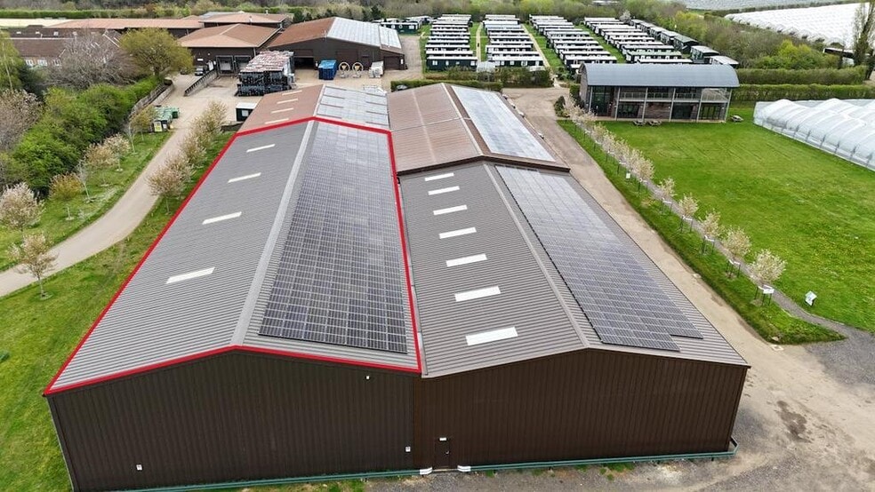 Tuesley Ln, Godalming à louer - Photo du bâtiment - Image 2 de 4