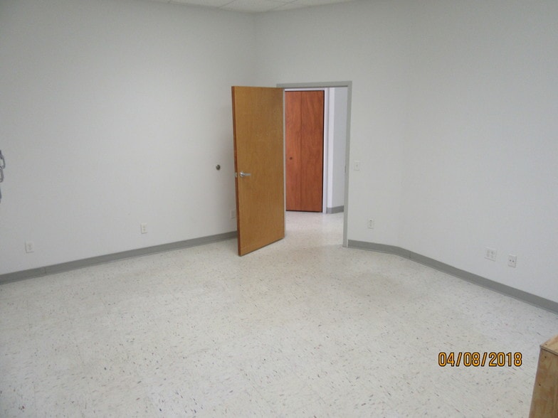 1027 Florida Ave S, Rockledge, FL for lease - Interior Photo - Image 3 of 13
