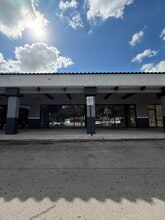 21301-21495 NW 2nd Ave, Miami, FL à louer Photo intérieure- Image 1 de 3